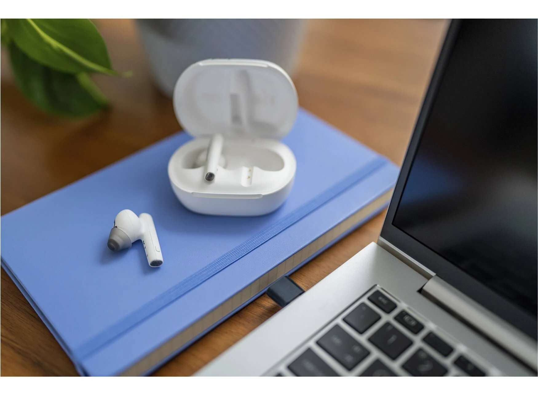 Hp HP Poly Voyager Free 60 UC True Wireless Earbuds - White